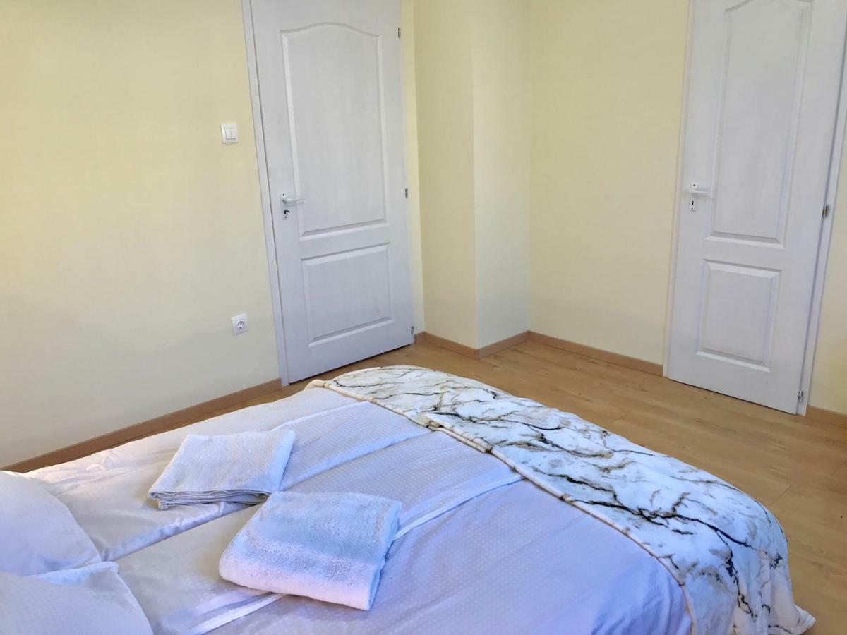 Ella Apartman Debrecen Exterior foto